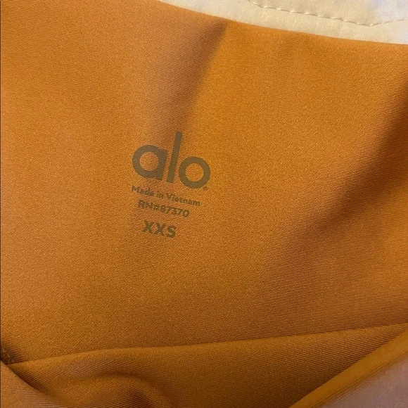 Alo Women's 5" Airlift Energy Short - Toffee - Picture 8 of 9